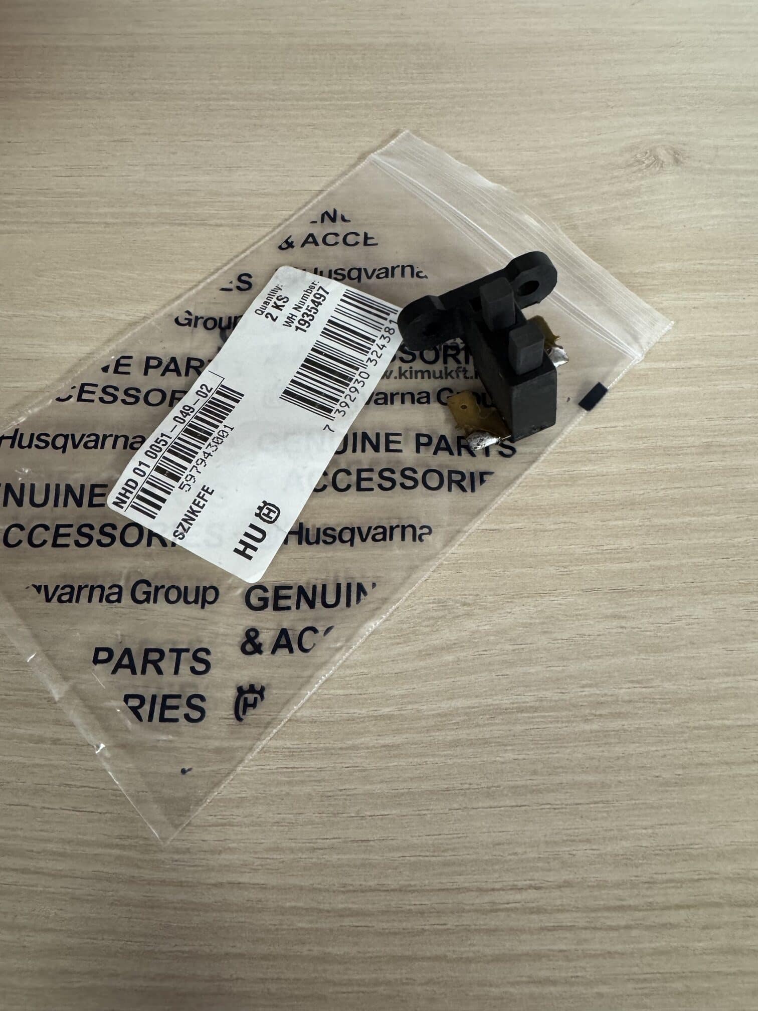 Husqvarna G2500P szénkefe 597943001